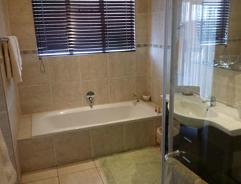 Villa Botanica Guest House Midrand Exterior photo